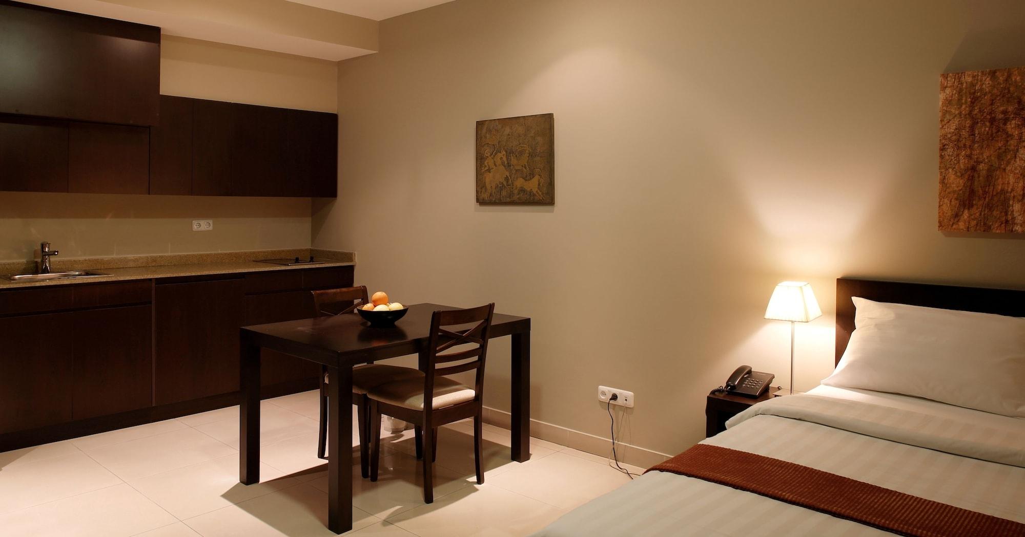 Hotel Meg Ереван Екстериор снимка