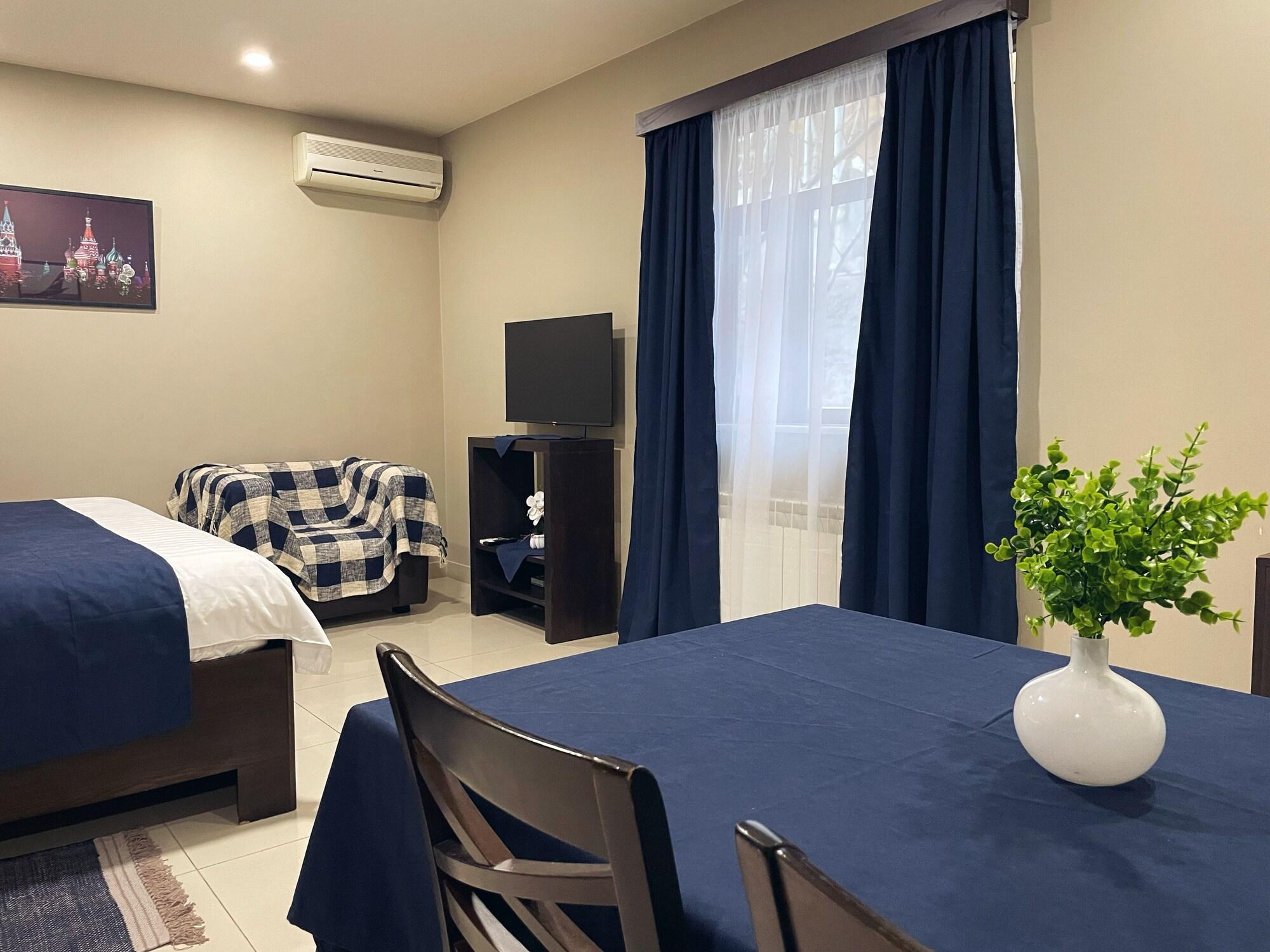 Hotel Meg Ереван Екстериор снимка