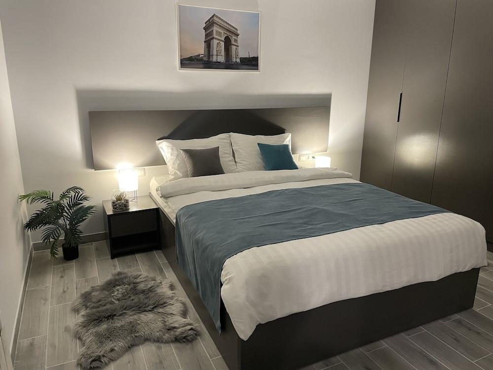 Hotel Meg Ереван Екстериор снимка
