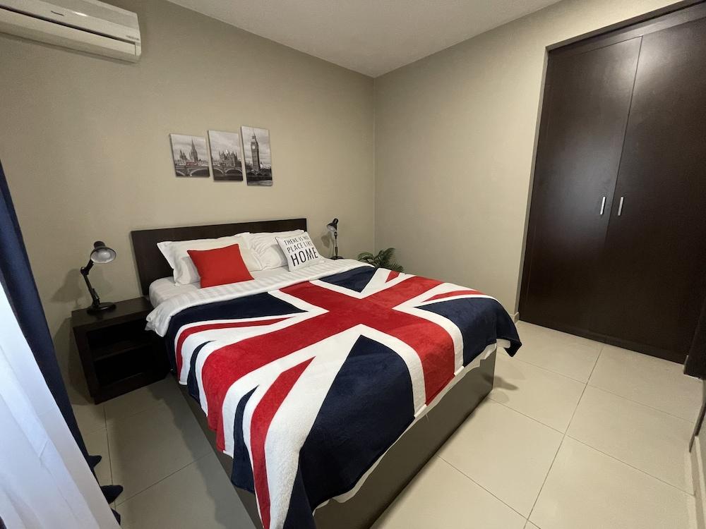 Hotel Meg Ереван Екстериор снимка