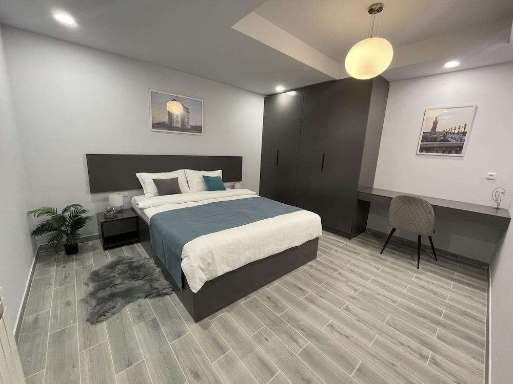 Hotel Meg Ереван Екстериор снимка